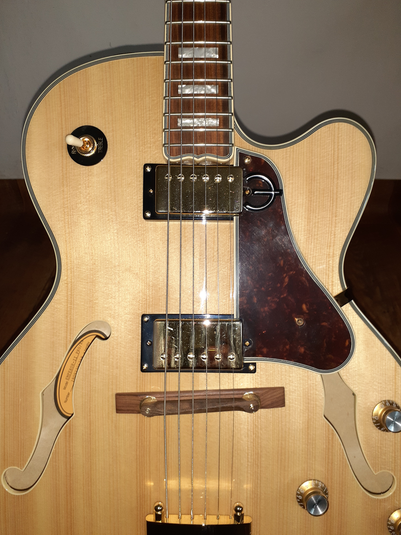 Review of the Epiphone Emperor-II Pro Joe Pass guitar. Features