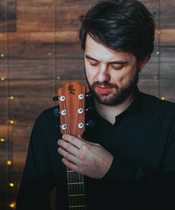 Роман Николаев, Гитарист