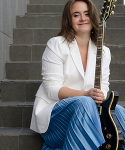 Nadezhda Sinitsa, Guitarist